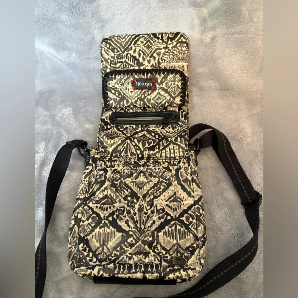 ❤️ Sakroots Artist Circle Small Flap Crossbody Messenger bag